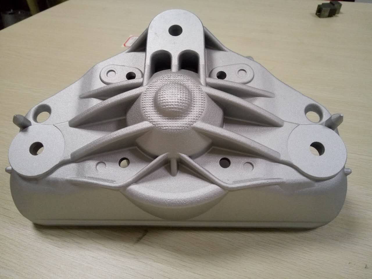 低壓鑄造汽車配件 低壓鑄造汽車配件